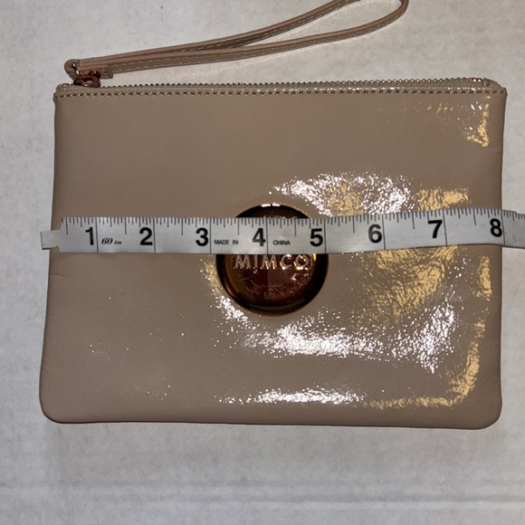 MIMCO LIGHT PINK ROSE GOLD PATENT LEATHER WRISTLET - Picture 7 of 8